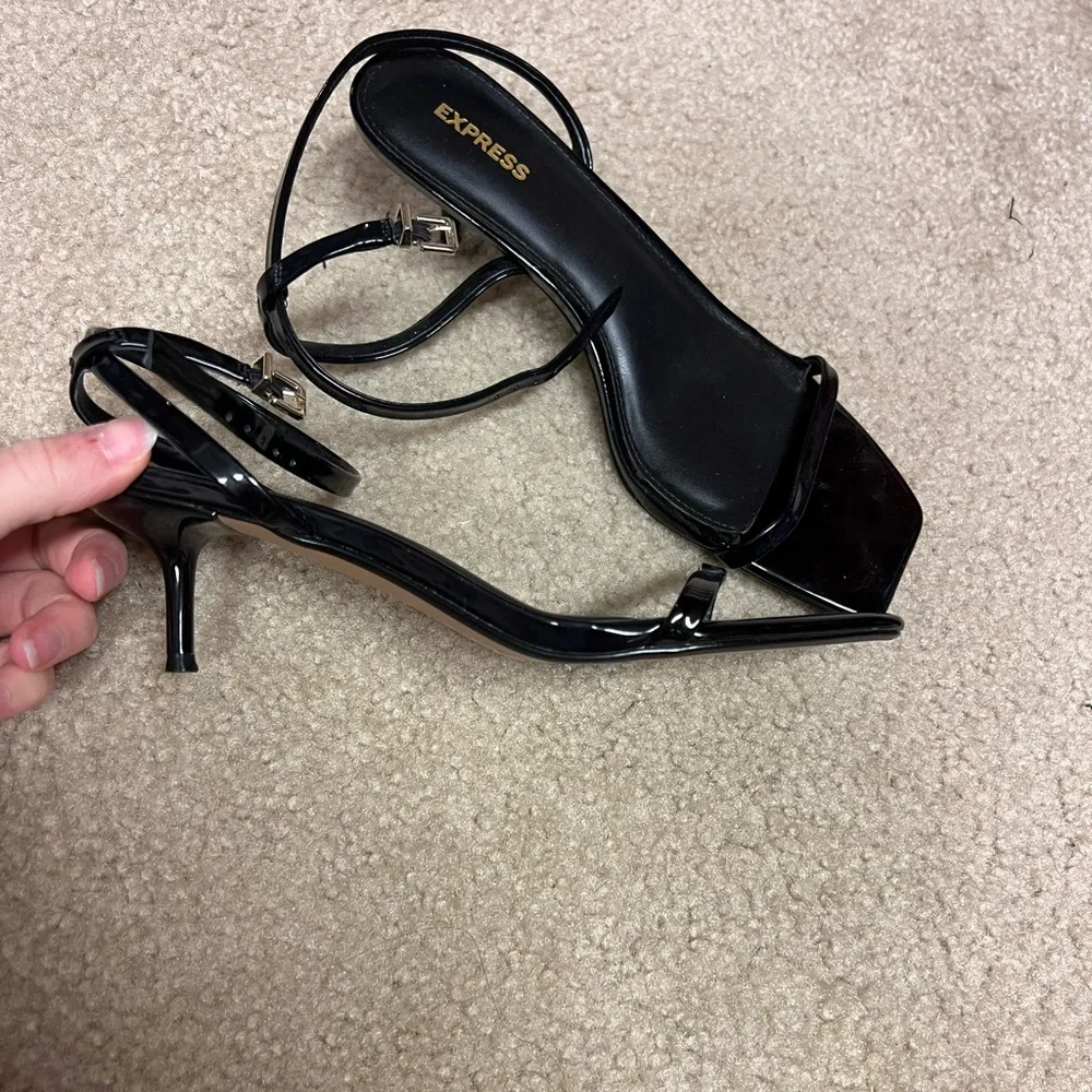 tiny heels! - Picture 2 of 3